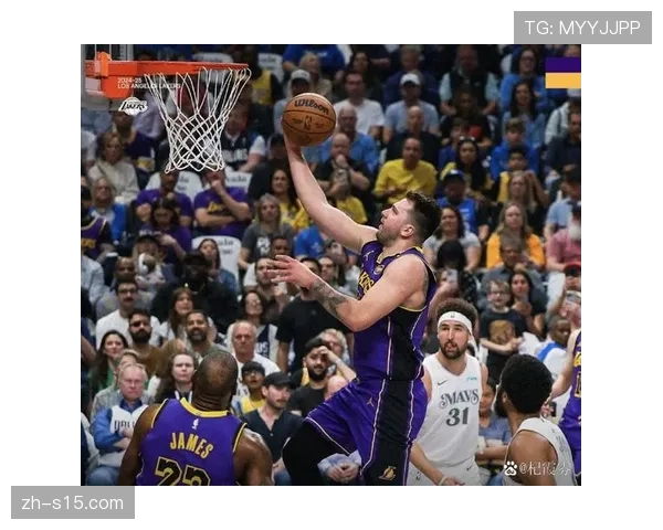 东契奇半场走错球员通道，湖人独行侠战现趣事